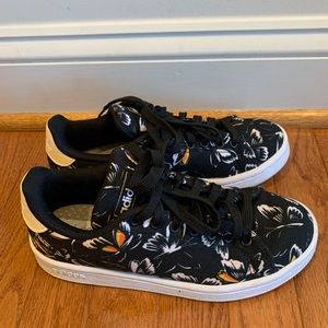 Adidas Women's Advantage Sneaker, Black/Linen with butterflies, Women’s size 6